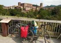 DISFRUTA DE CATALUÑA EN BICICLETA CON FAMILIA DISFRUTA DE CATALUÑA EN BICICLETA CON FAMILIA