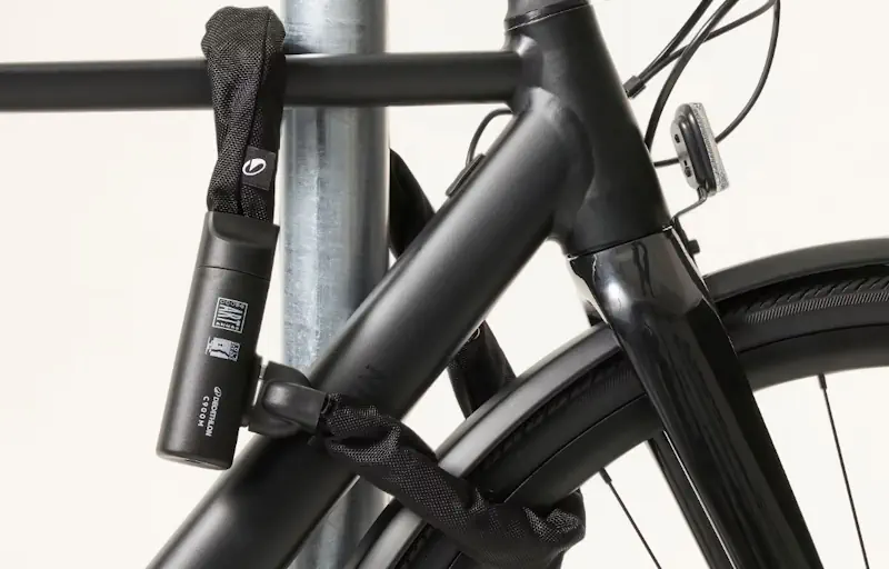 como colocar el candado de bicicleta de forma correcta