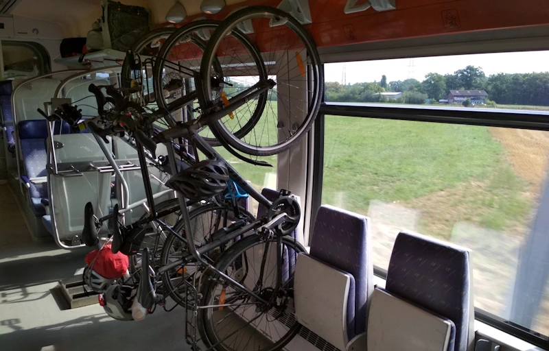 BICICLETAS EN UN TER DE FRANCIA